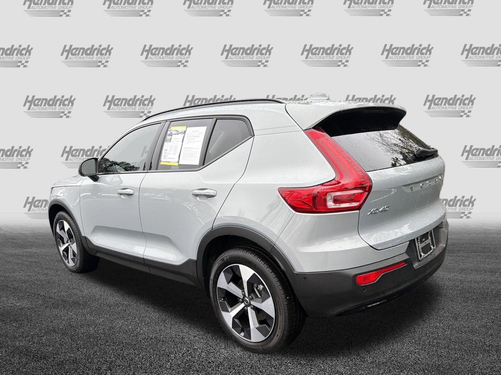2026 Volvo XC40 Plus photo 6