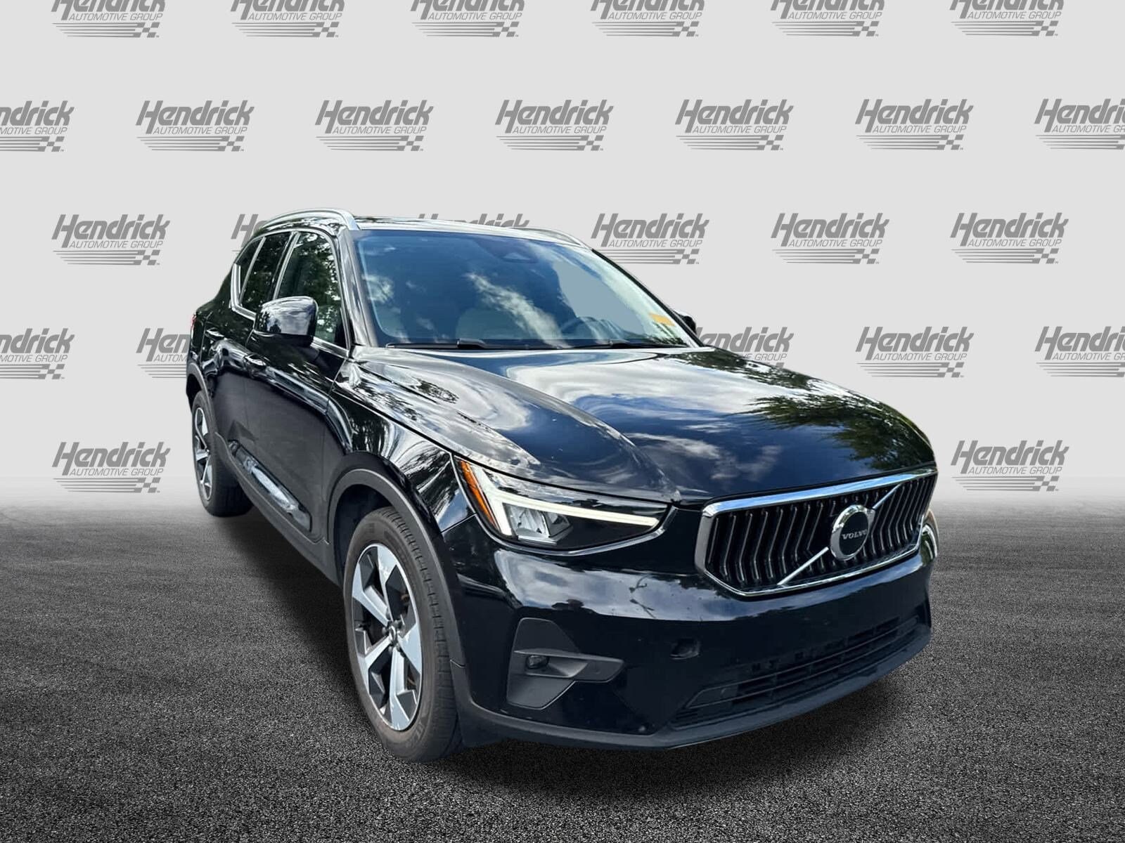 2023 Volvo XC40 Plus photo 3