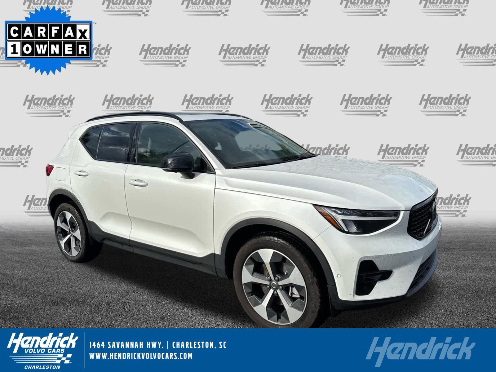 2025 Volvo XC40 B5 Plus Dark AWD's photo