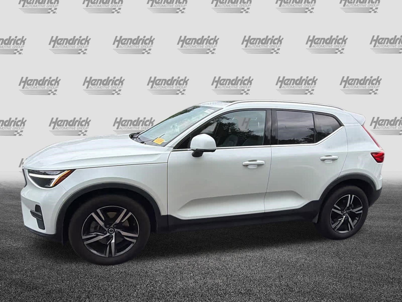 2025 Volvo XC40 Core Bright Theme photo 3