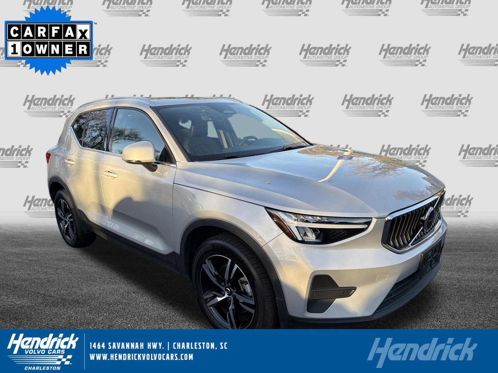 2025 Volvo XC40 Core's photo