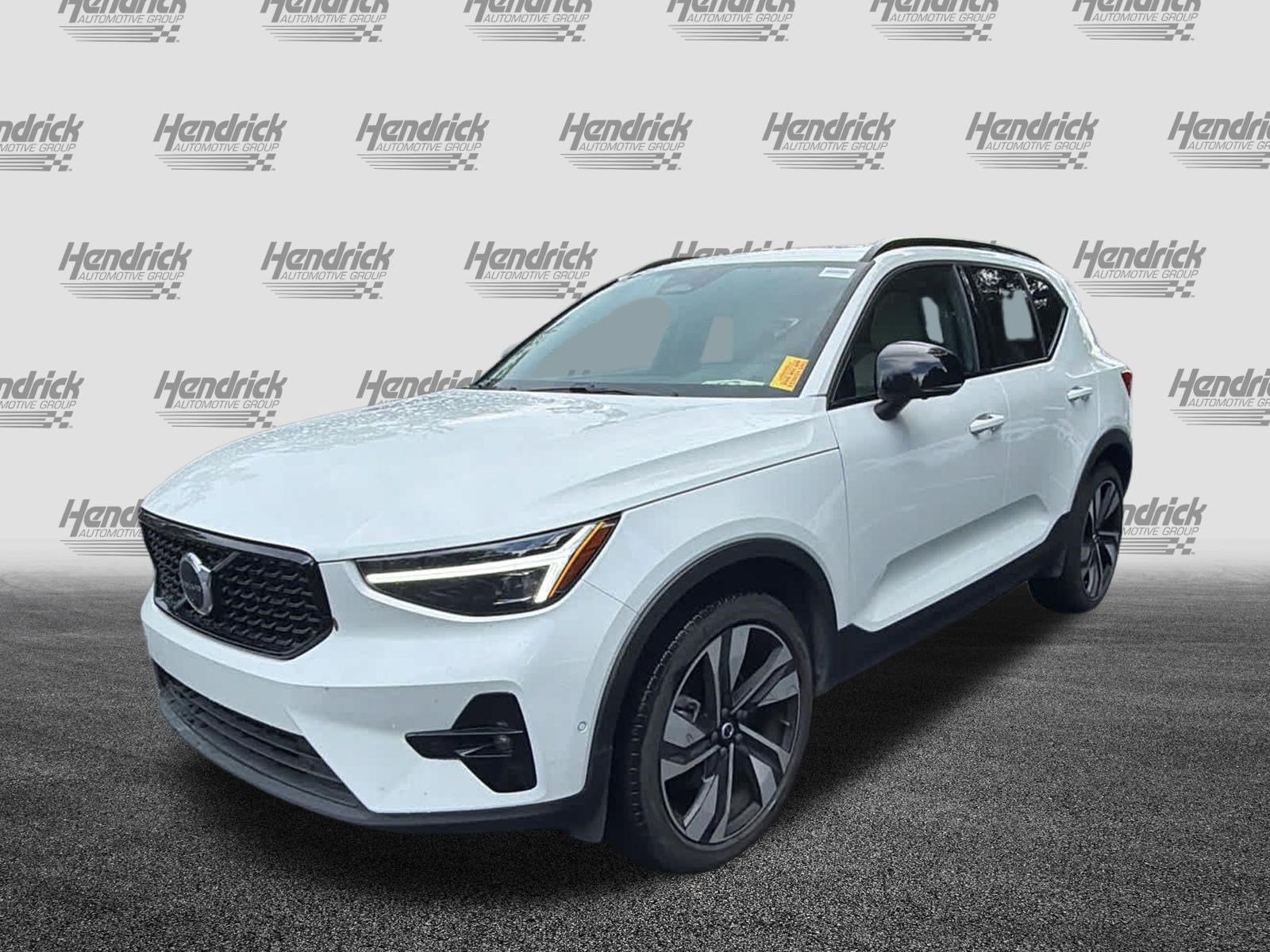 Volvo XC40 Ultra Dark Theme