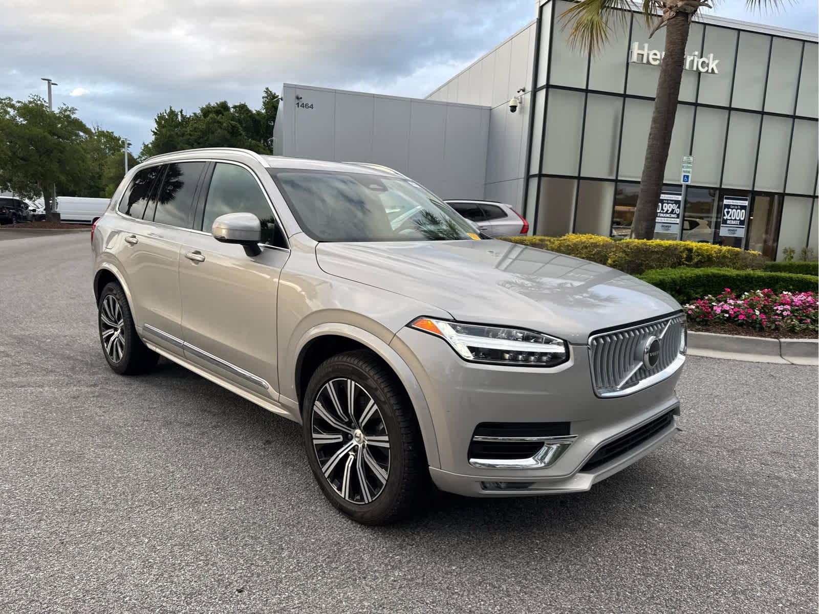 2025 Volvo XC90 Core photo 2