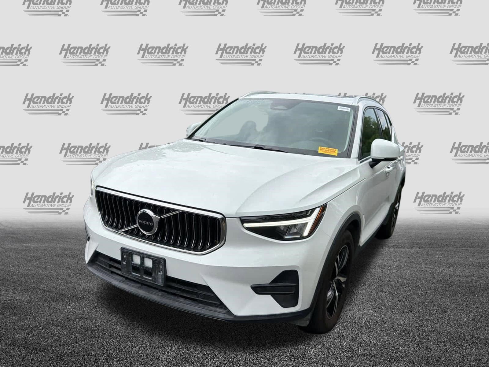 2025 Volvo XC40 Core Bright Theme photo 6