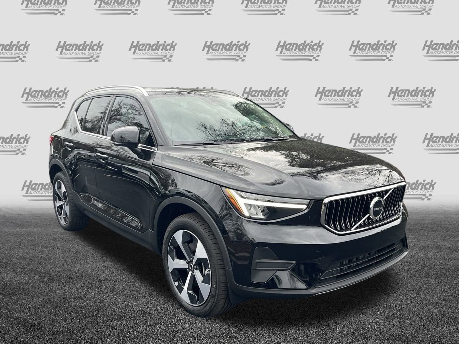 2025 Volvo XC40 Core photo 2