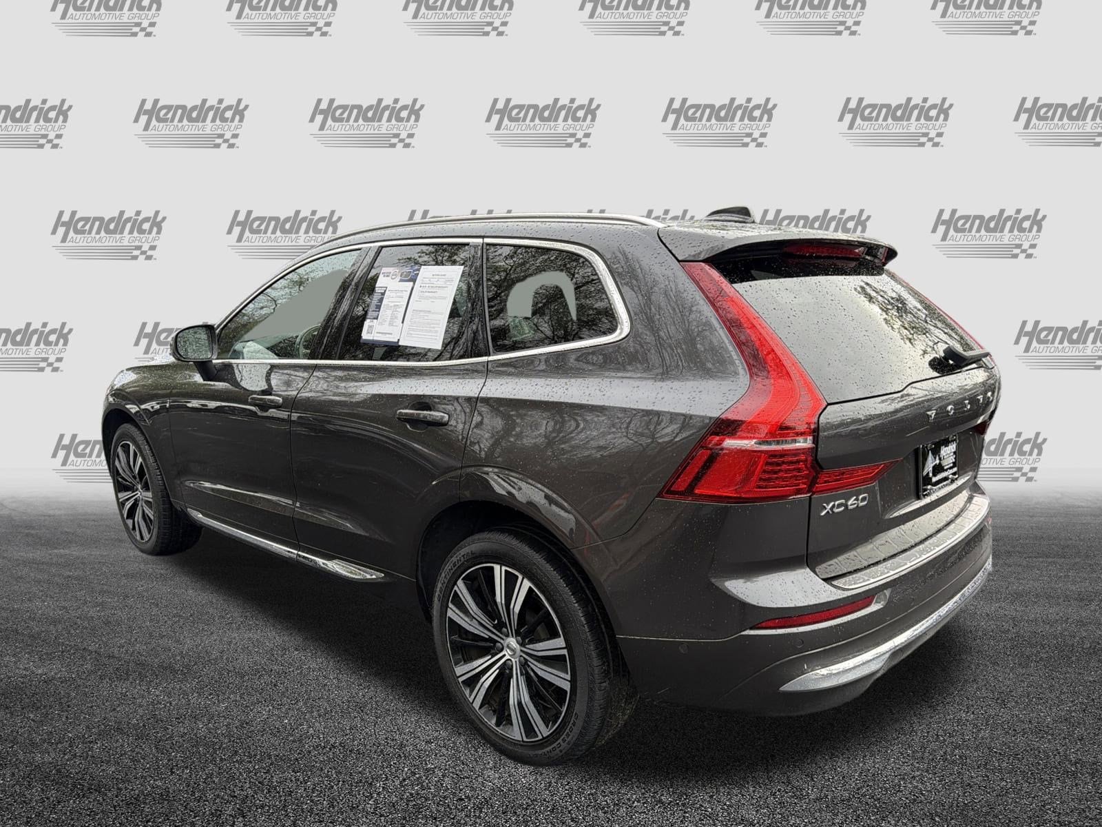 2023 Volvo XC60 Plus Bright Theme photo 3