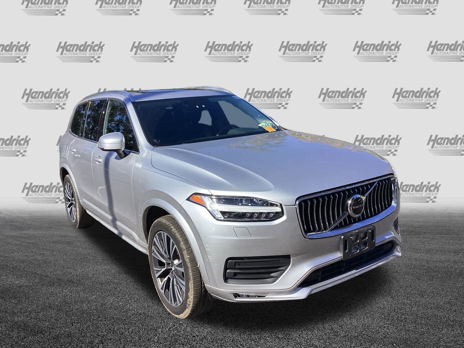 2022 Volvo XC90 Momentum photo 2