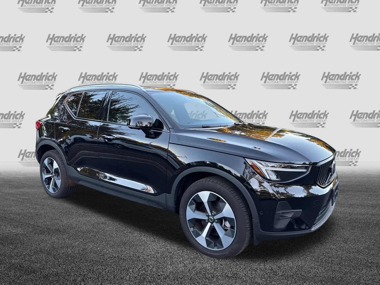 2024 Volvo XC40 Plus photo 2