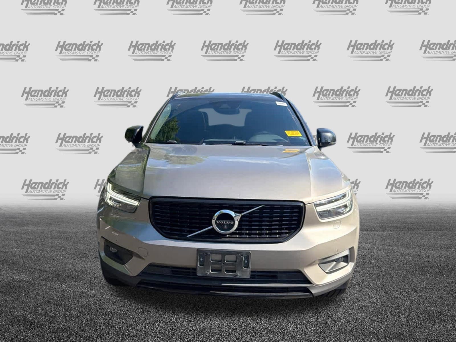 2022 Volvo XC40 R-Design photo 4