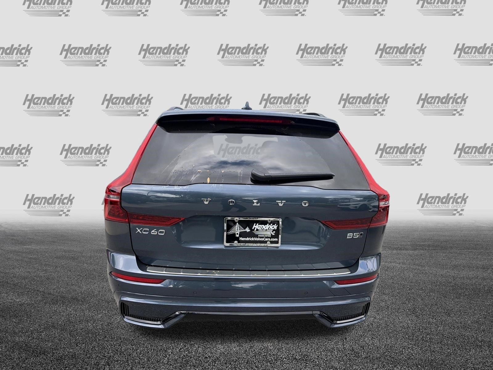 2026 Volvo XC60 Plus photo 3