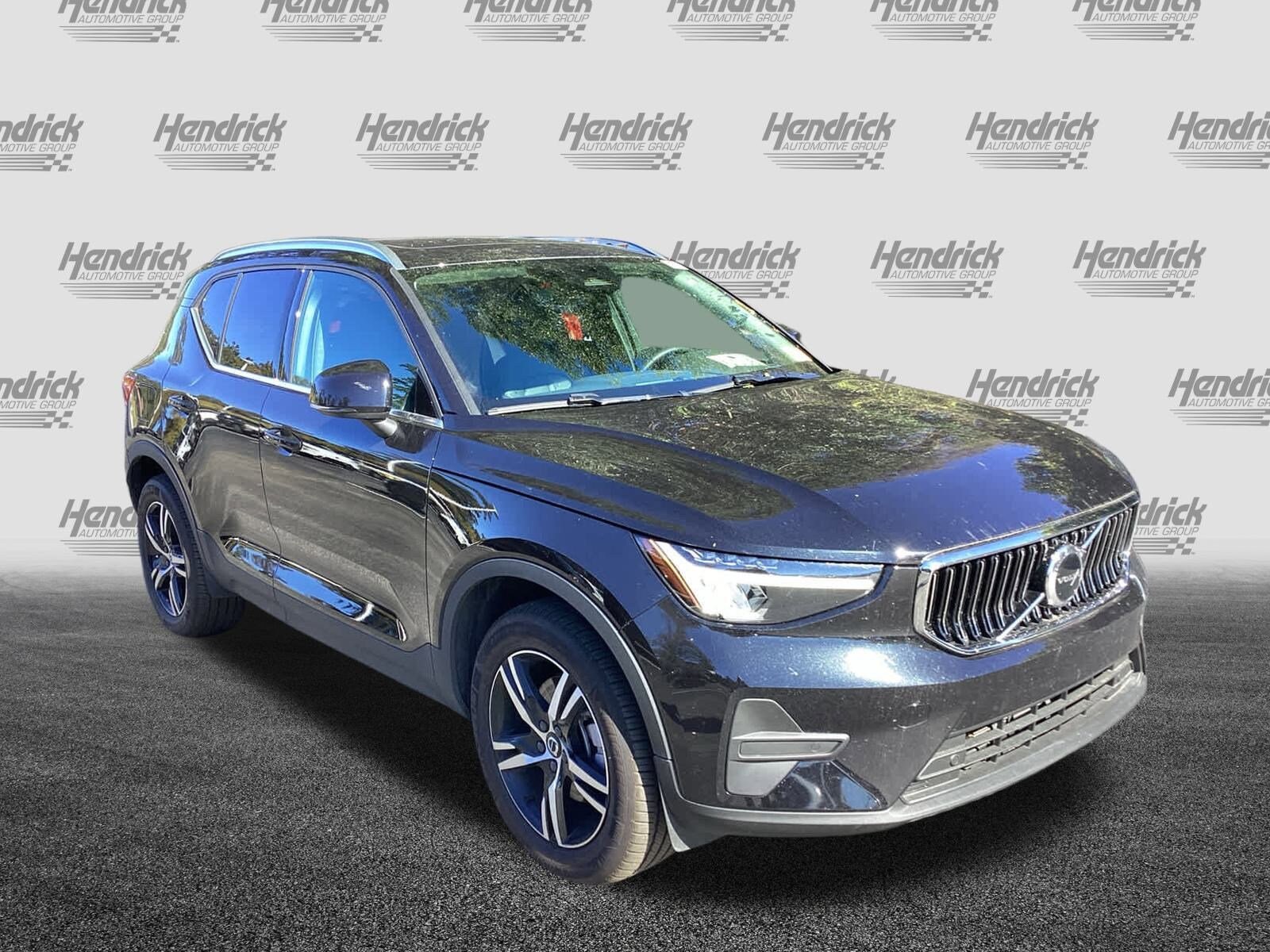 2025 Volvo XC40 Core photo 2