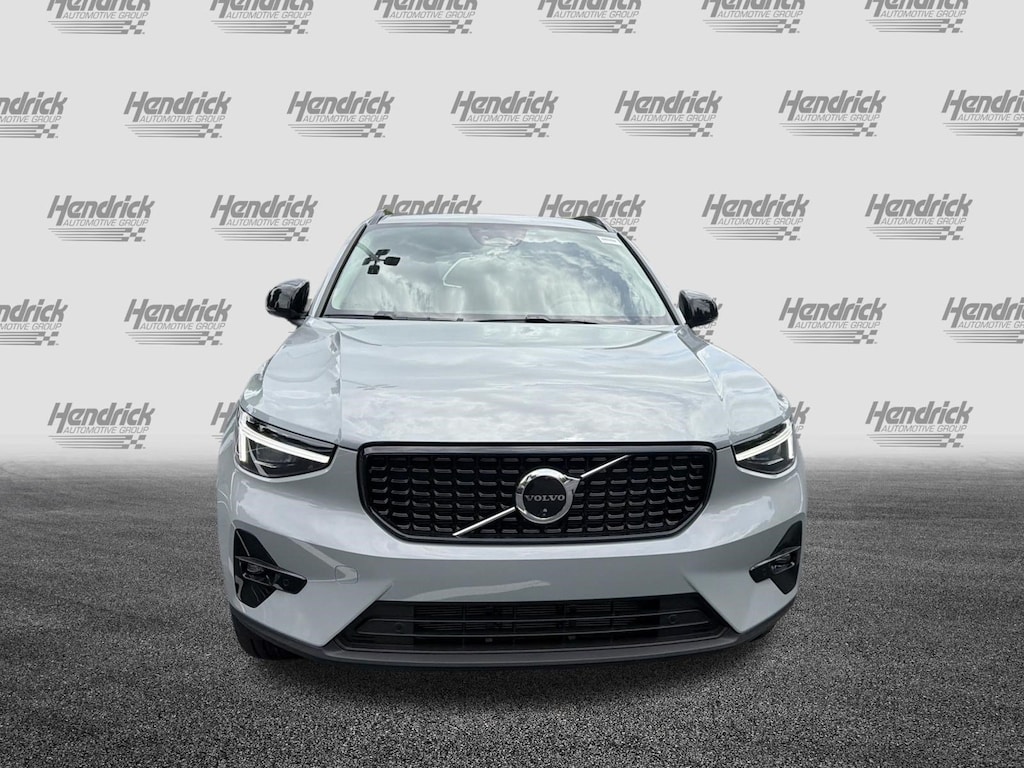 New 2026 Volvo XC40 B5 Ultra SUV