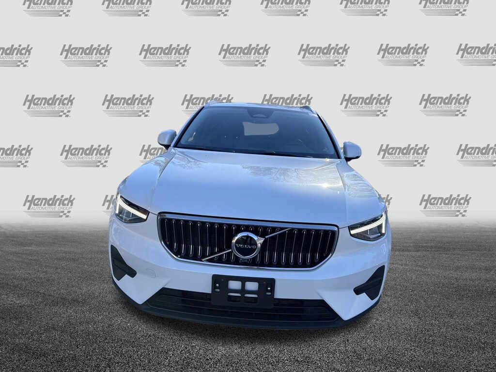 Certified 2025 Volvo XC40 Core Bright Theme SUV