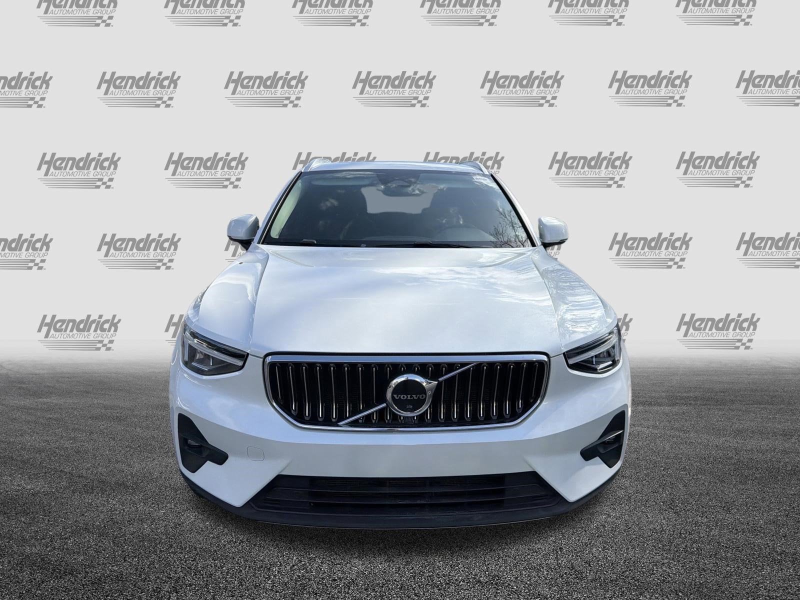 2023 Volvo XC40 Plus Bright Theme photo 2