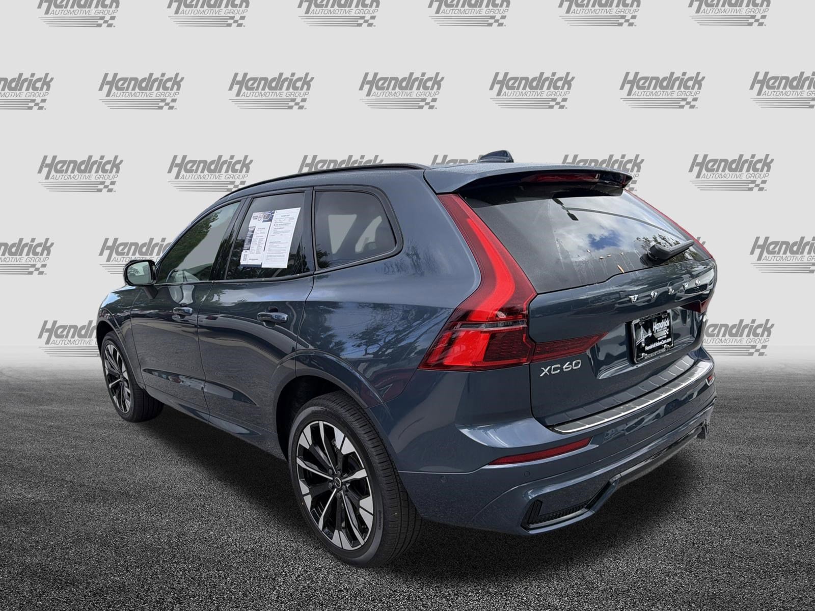 2026 Volvo XC60 Plus photo 6