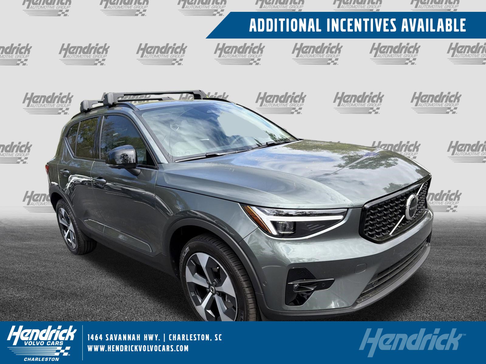 2026 Volvo XC40 B5 Plus Dark AWD's photo