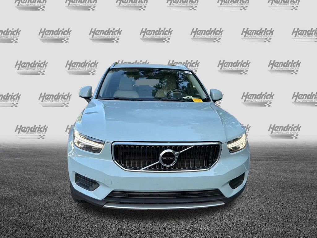 Used 2019 Volvo XC40 Momentum SUV