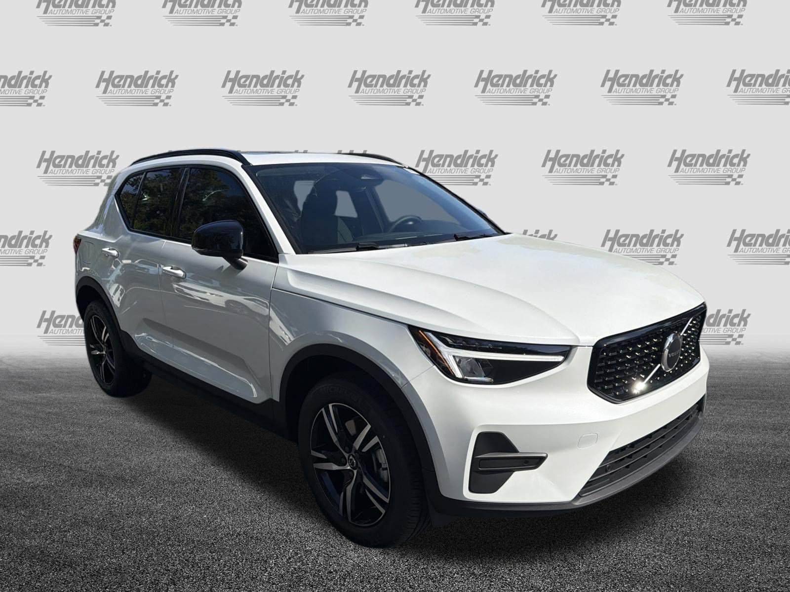 New 2026 Volvo XC40 B4 Core SUV