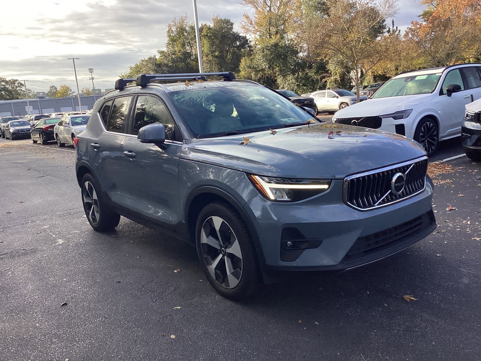 2023 Volvo XC40 Plus photo 2