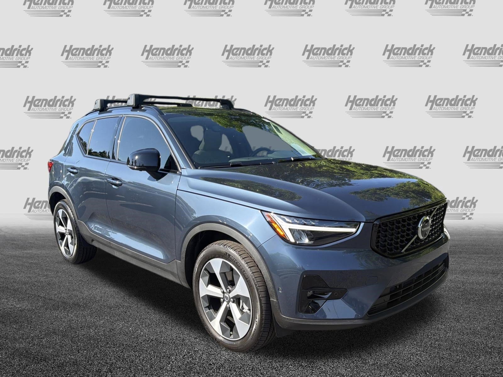 2026 Volvo XC40 Plus photo 2