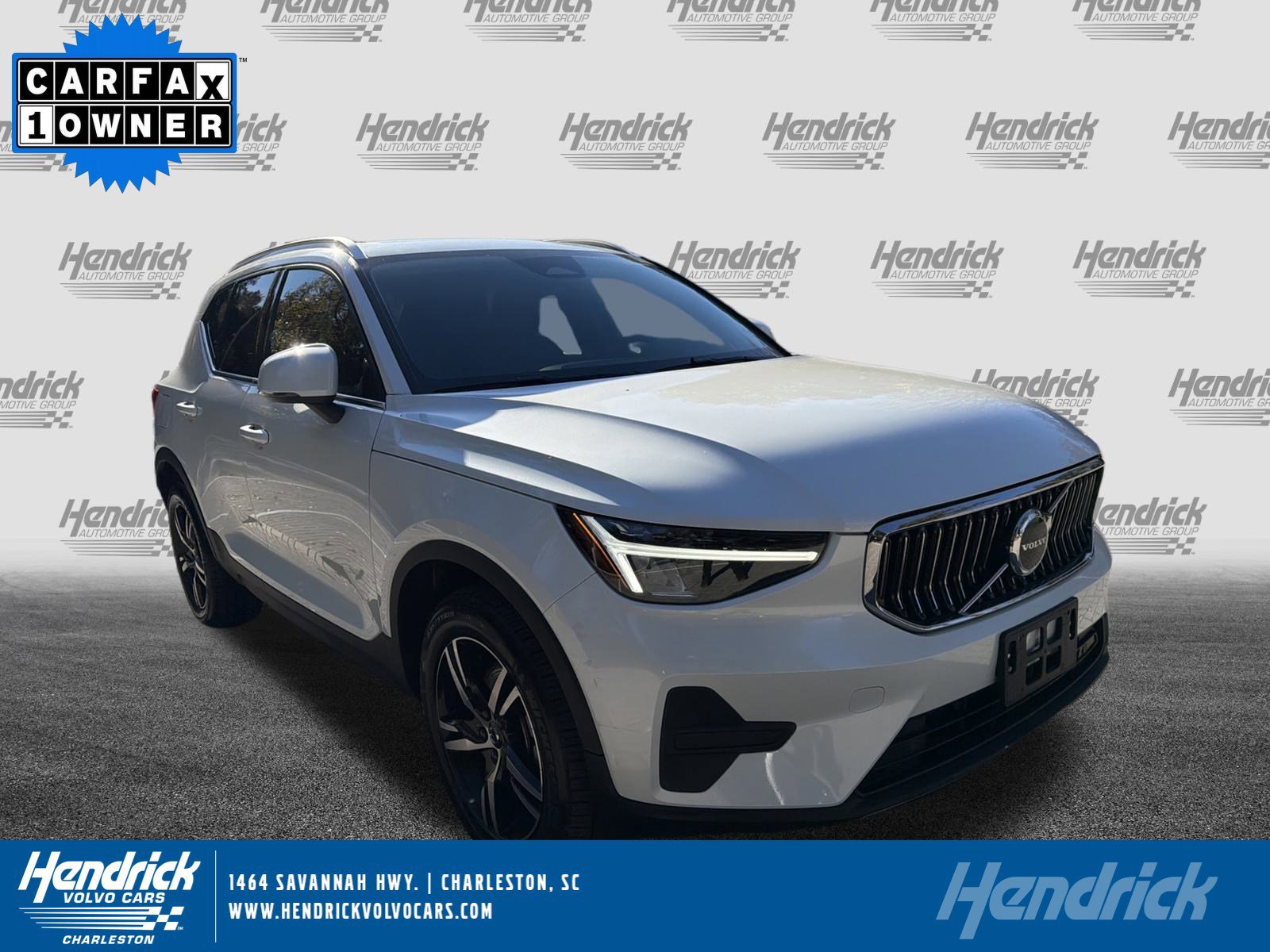 2025 Volvo XC40 Core's photo