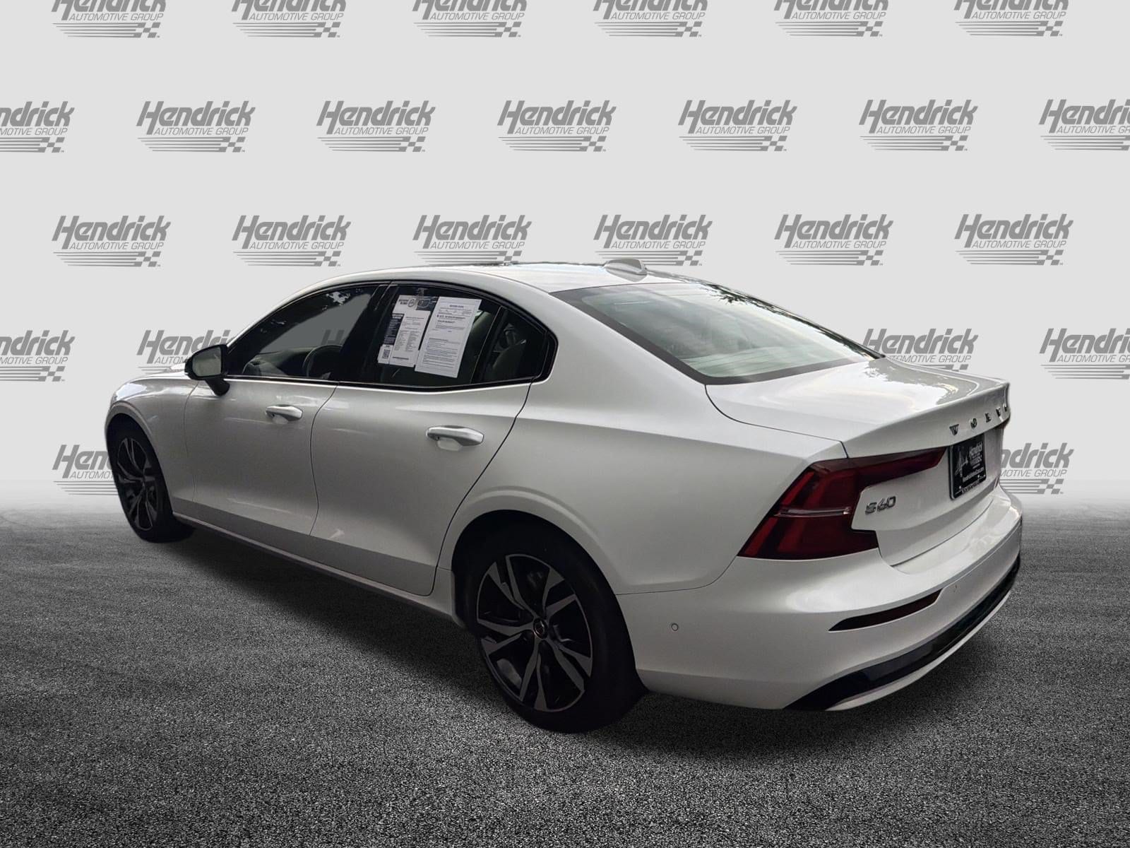 Volvo S60 Plus Dark Theme