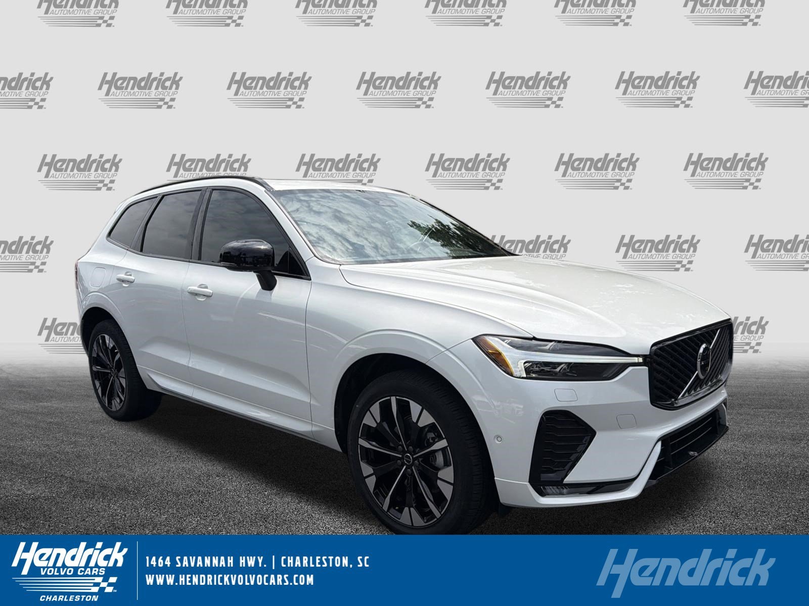 2026 Volvo XC60 B5 Plus Dark AWD's photo