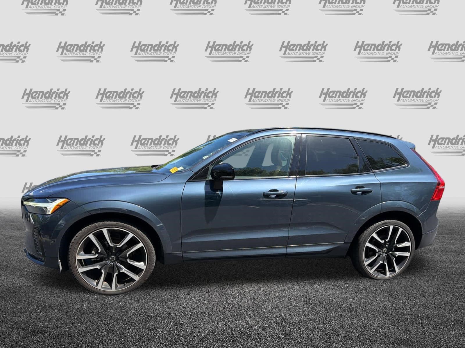 2023 Volvo XC60 Ultimate Dark Theme photo 6