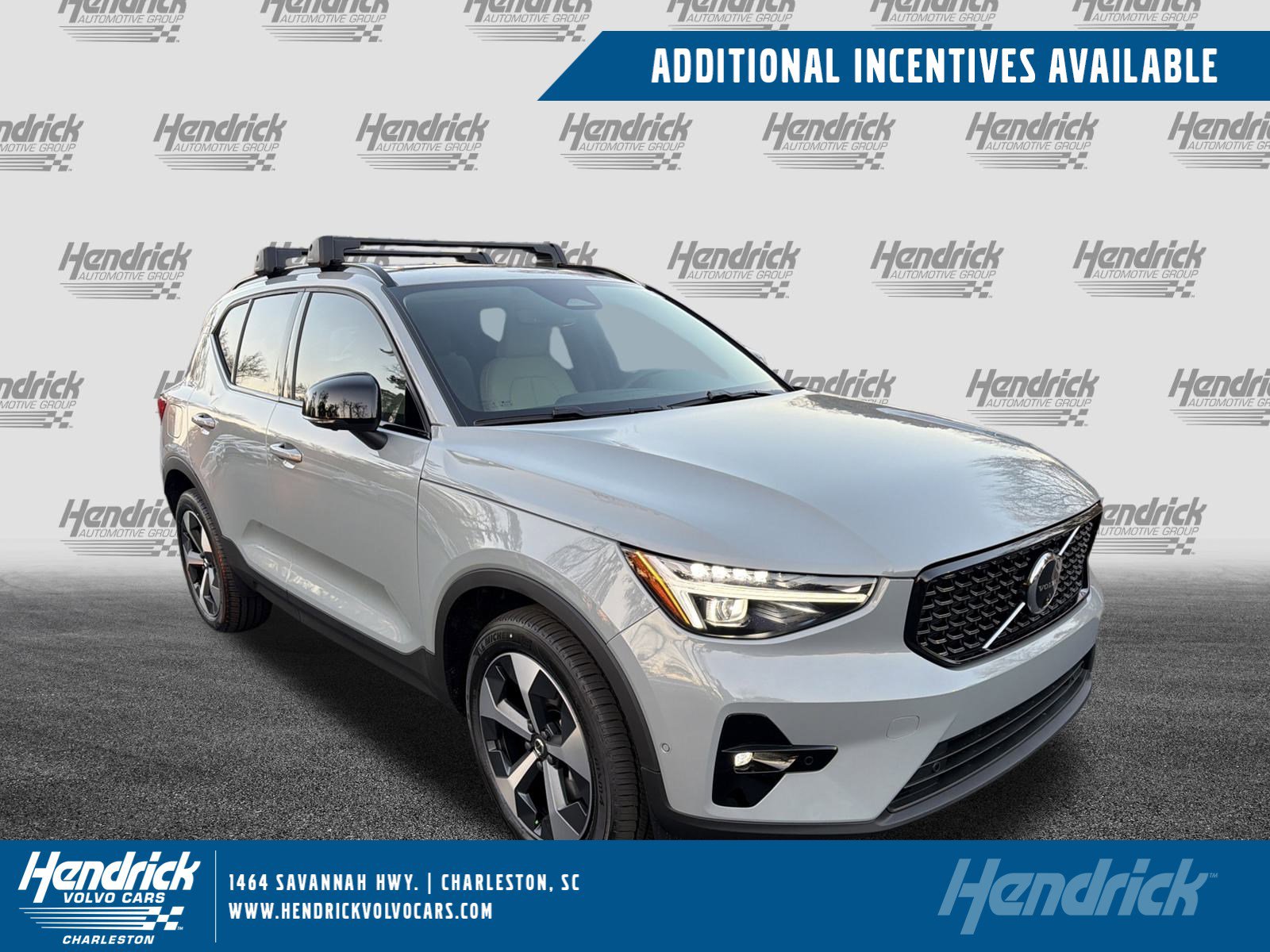 2026 Volvo XC40 B5 Plus Dark AWD's photo