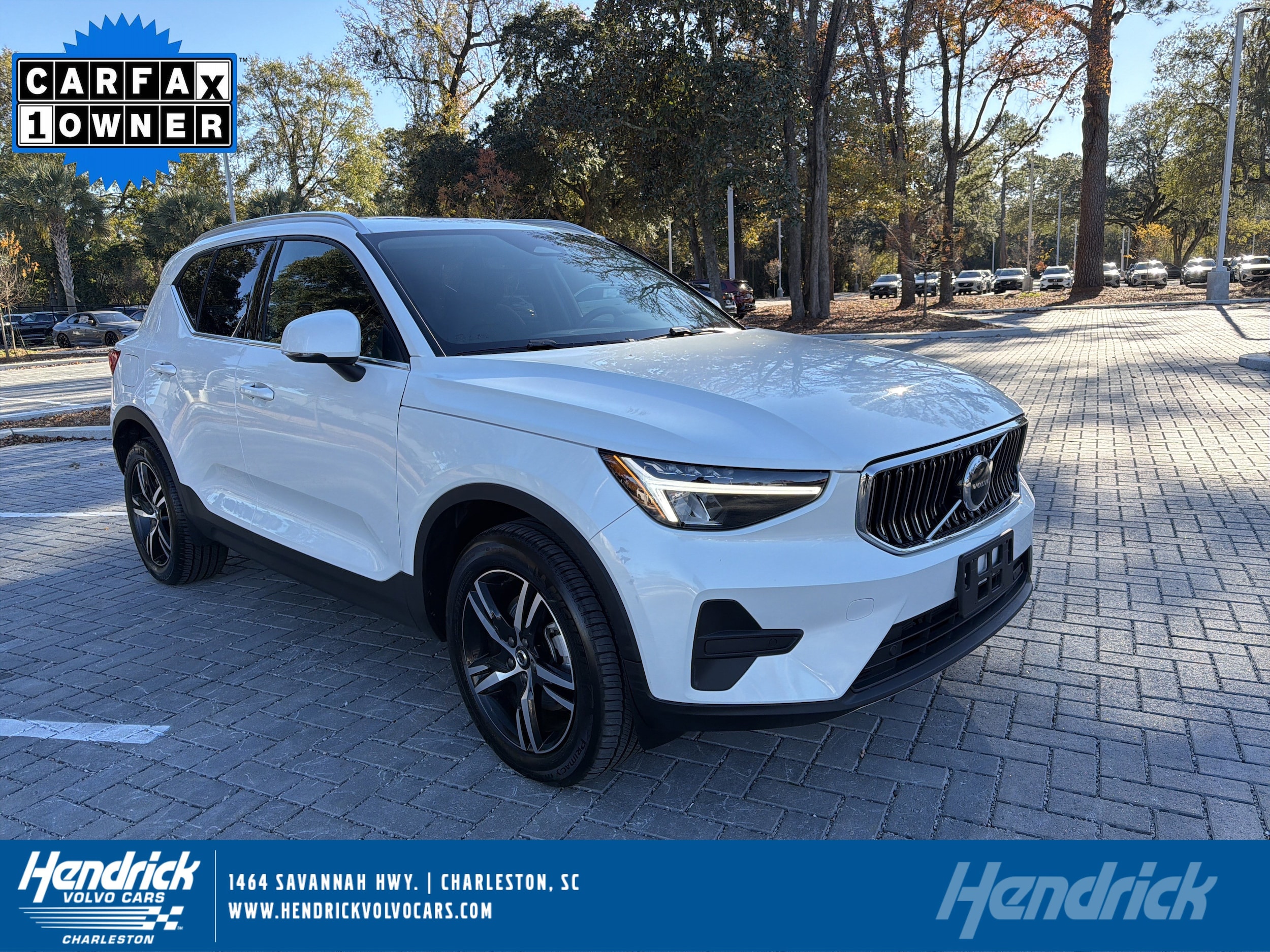 2025 Volvo XC40 Core's photo
