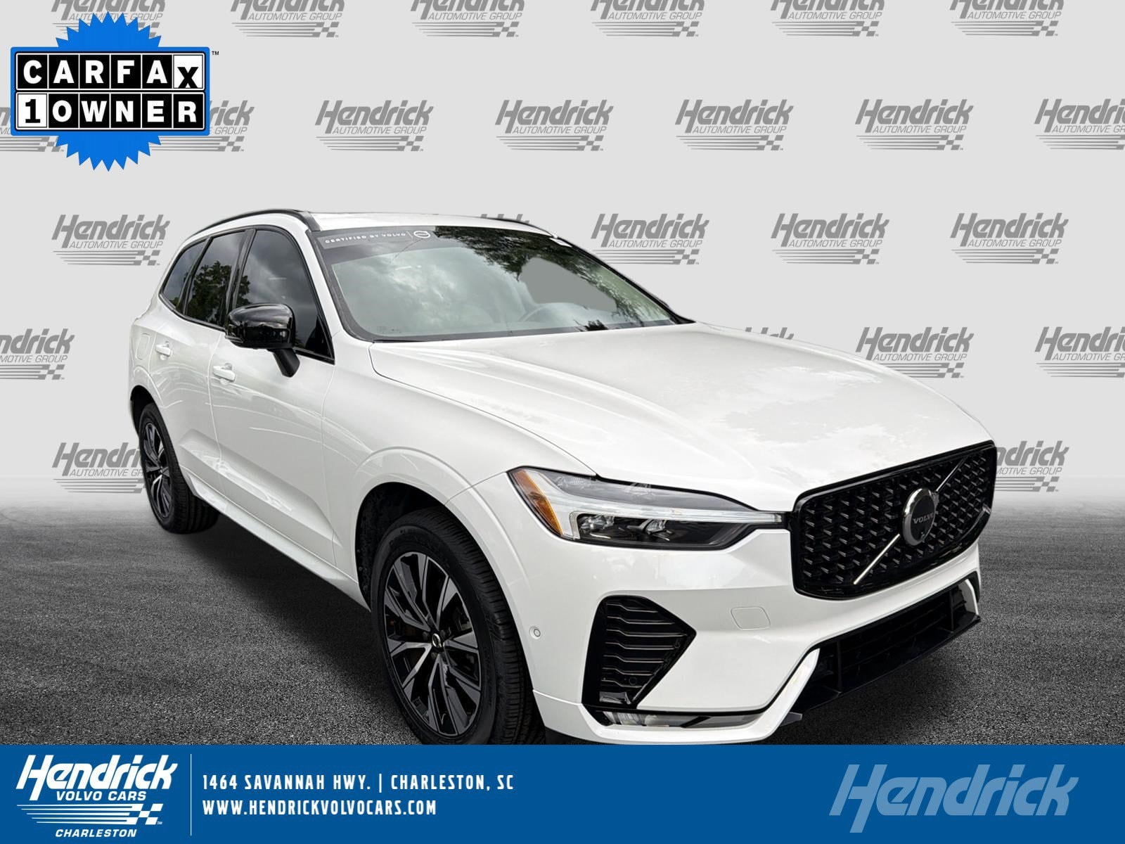 Volvo XC60 Plus Dark Theme
