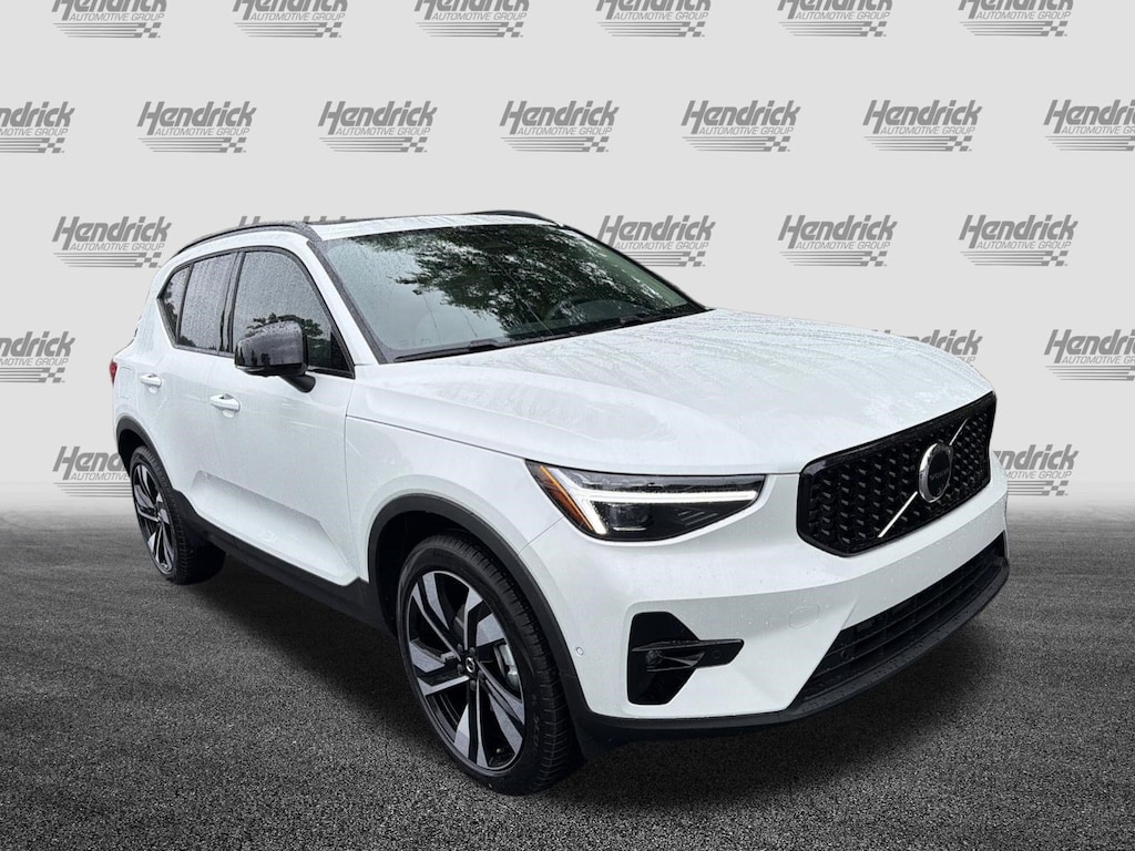 New 2026 Volvo XC40 B5 Ultra SUV