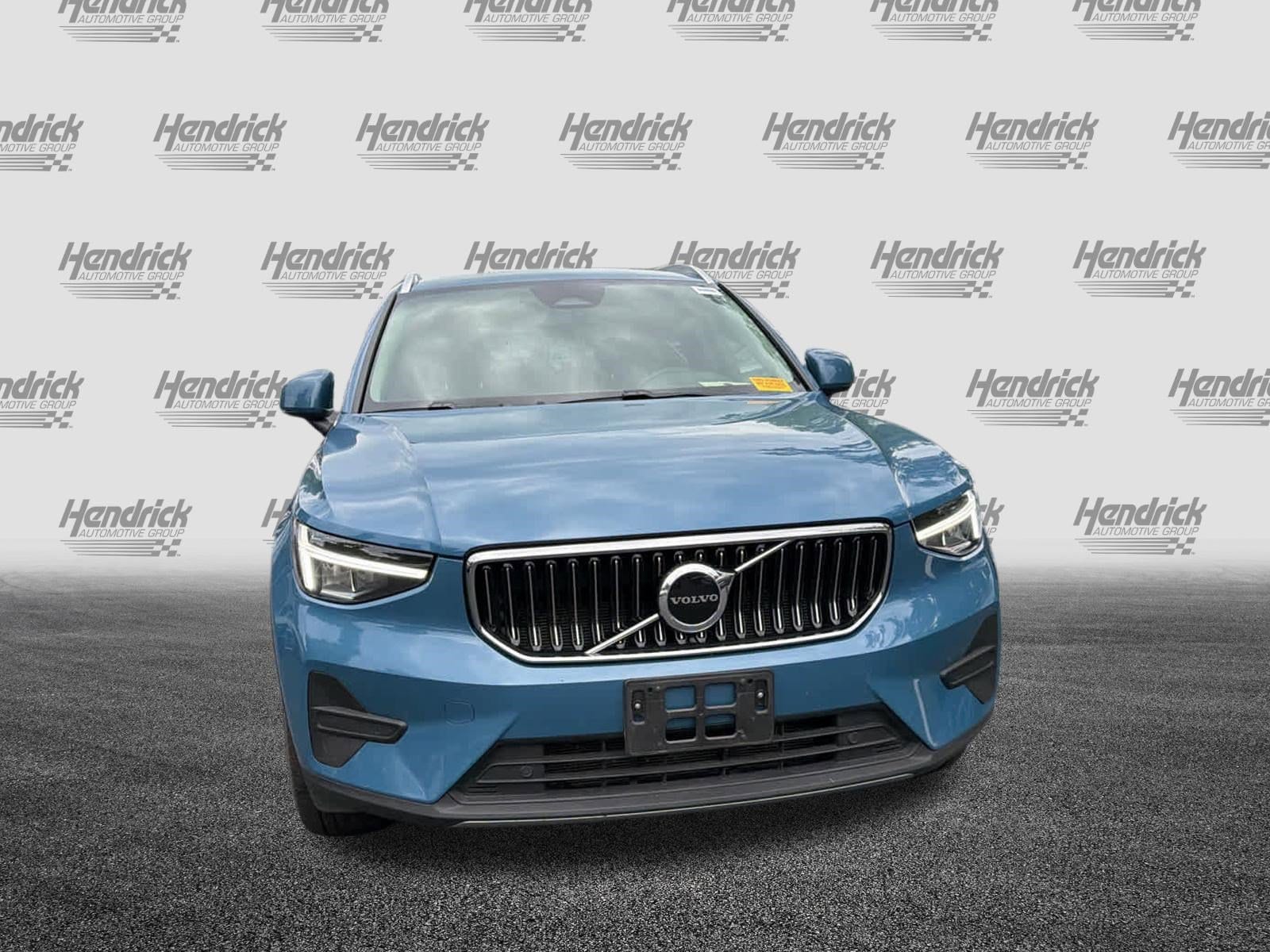 2025 Volvo XC40 Core Bright Theme photo 2
