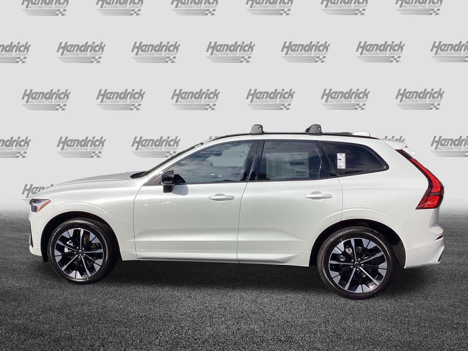 2026 Volvo XC60 Plus photo 4