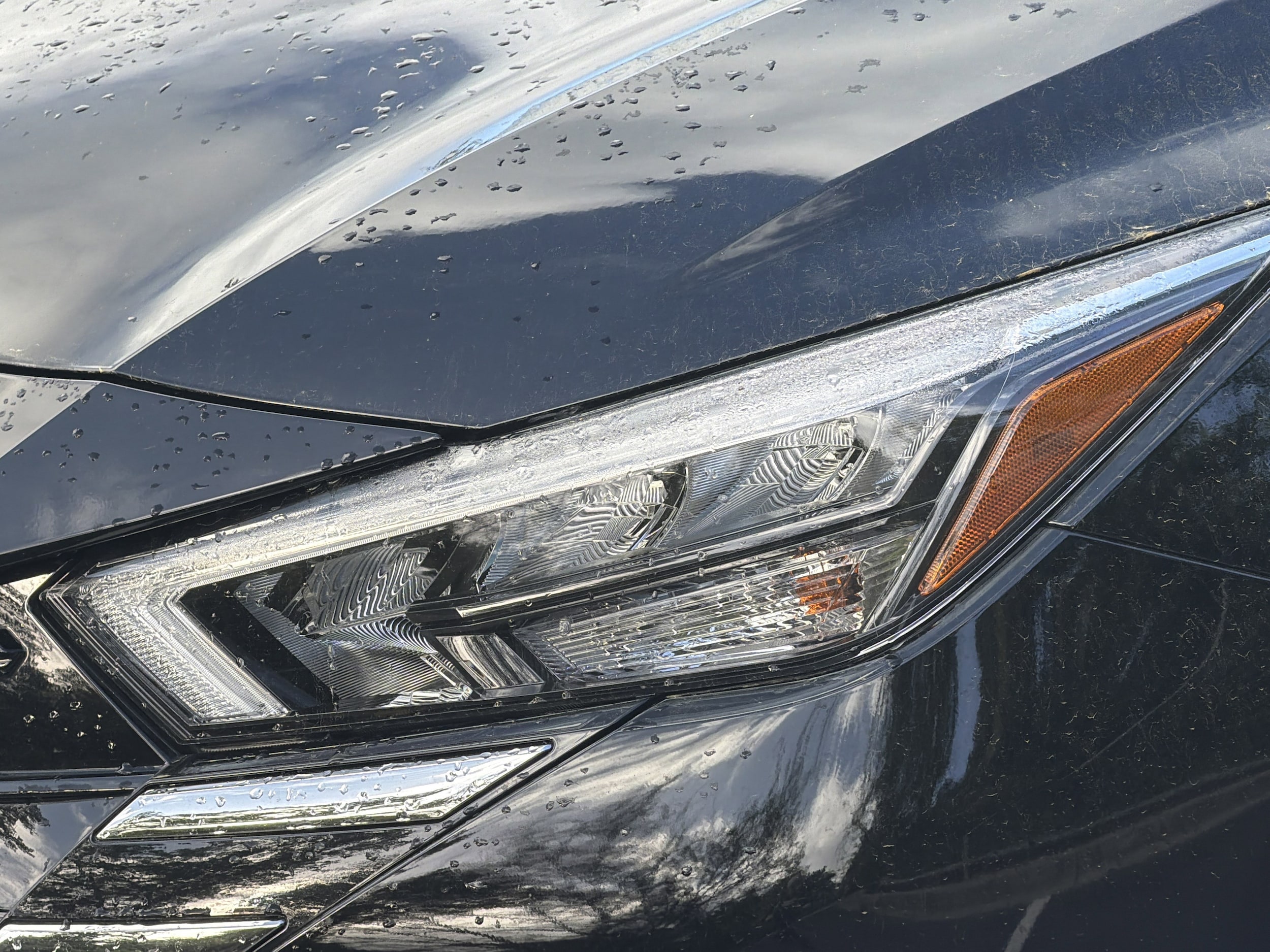 2025 Nissan Versa S photo 3