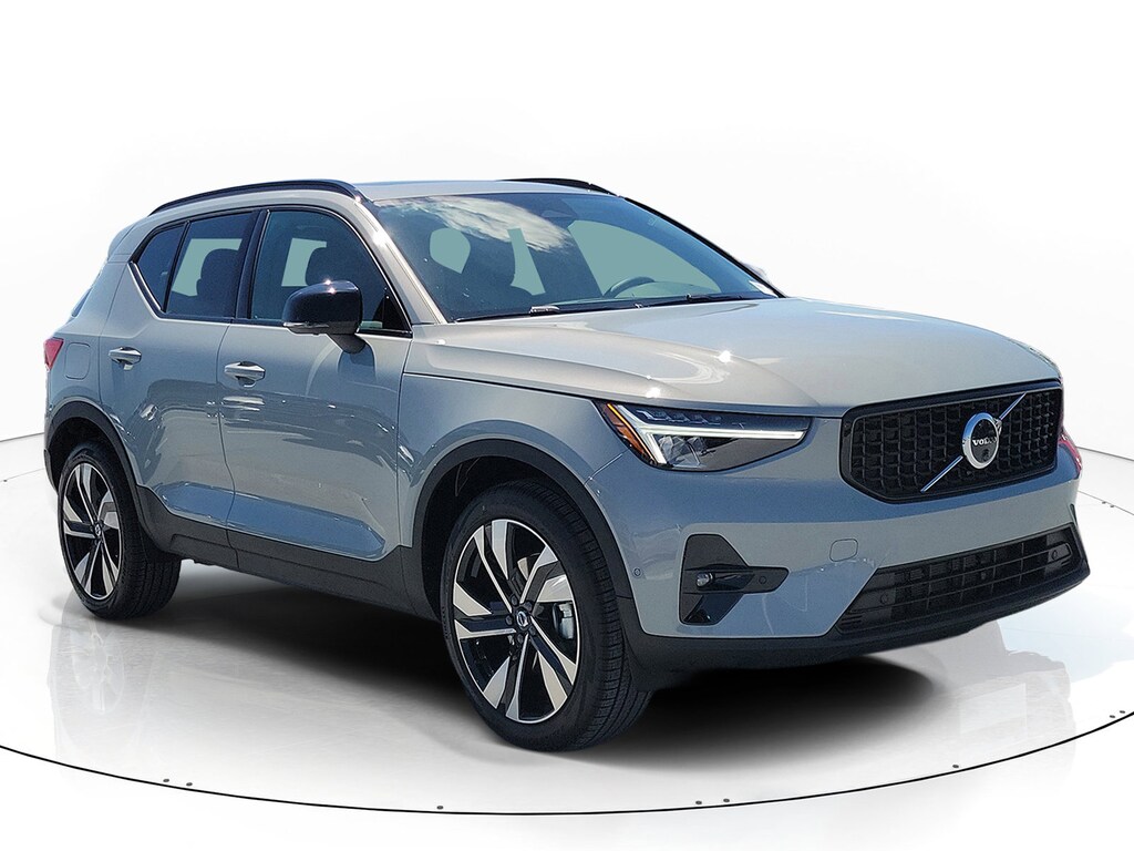 New 2026 Volvo XC40 B5 Plus SUV