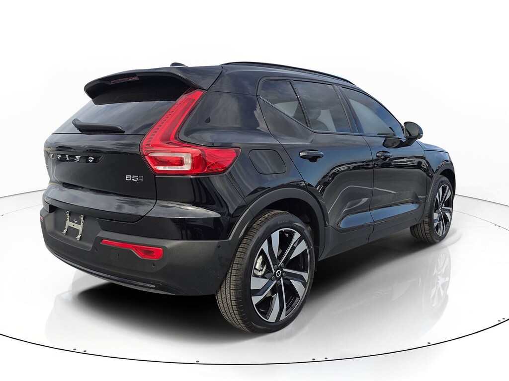 New 2026 Volvo XC40 B5 Plus SUV