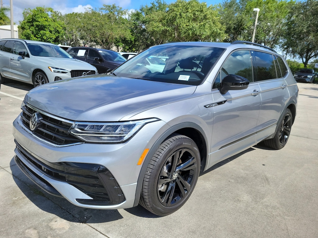 Used 2024 Volkswagen Tiguan SE R-Line Black w/Panoramic Sunroof 2.0T SE R-Line Black 4MOTION