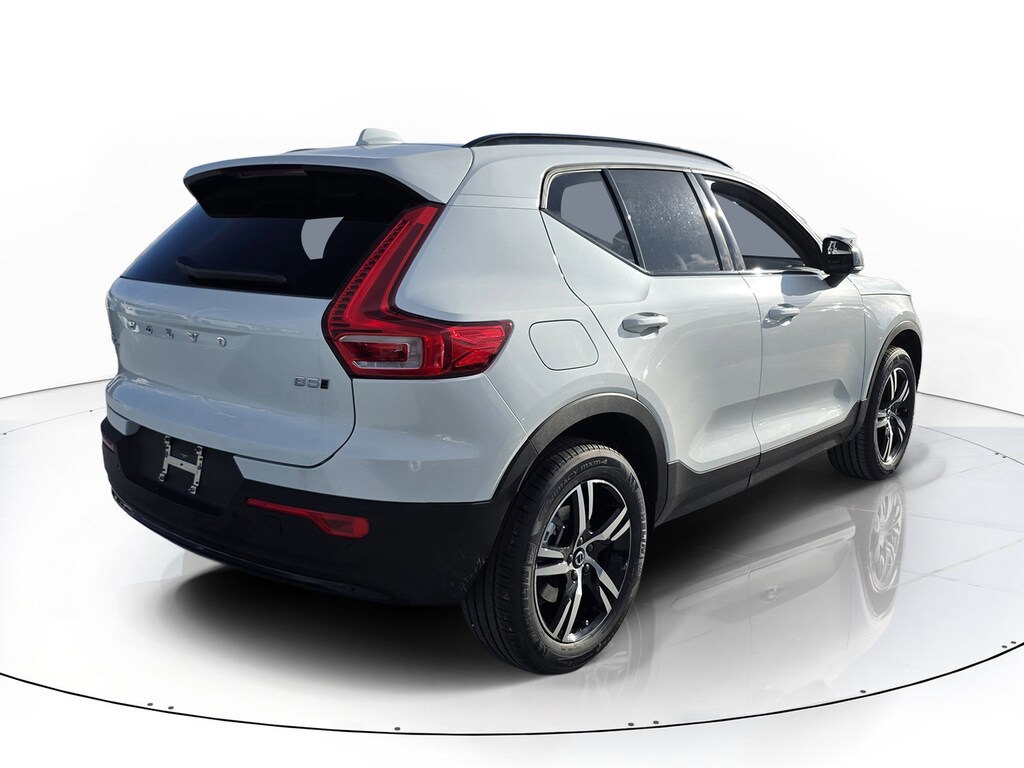 New 2026 Volvo XC40 B5 Core SUV
