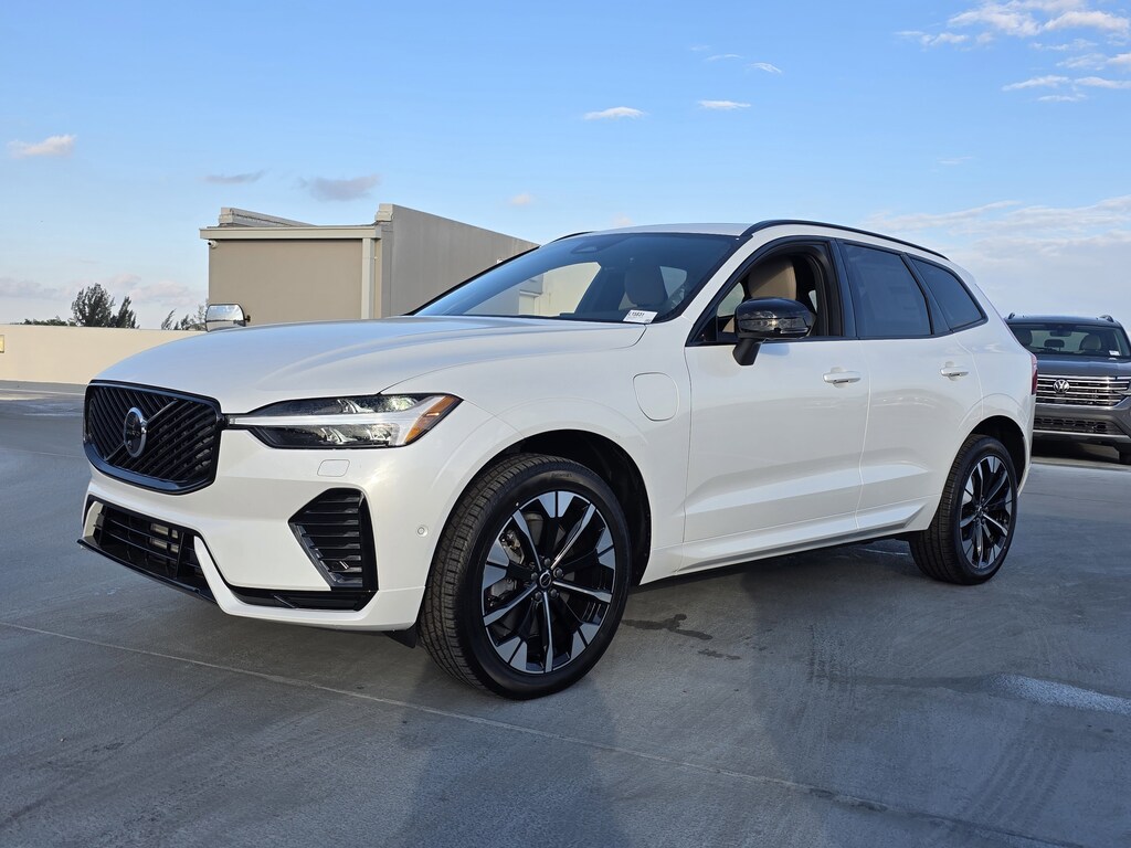 New 2026 Volvo XC60 plug-in hybrid T8 Plus SUV