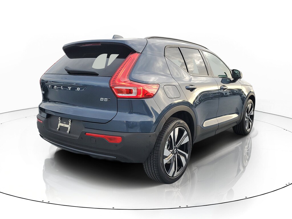 New 2026 Volvo XC40 B5 Ultra SUV