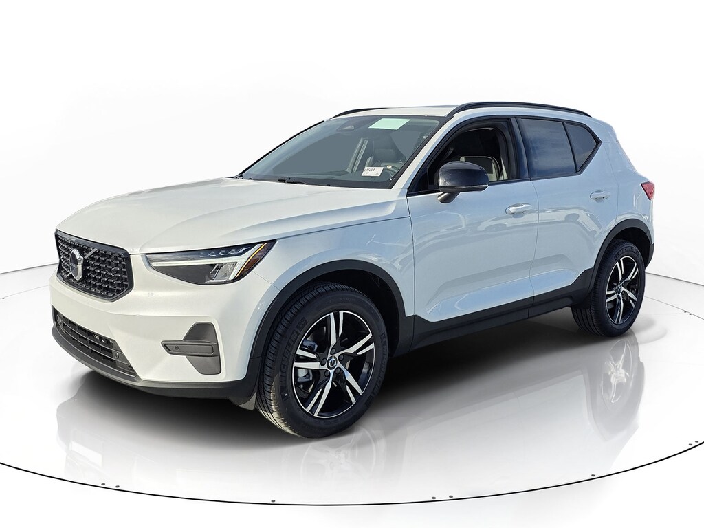 New 2026 Volvo XC40 B5 Core SUV