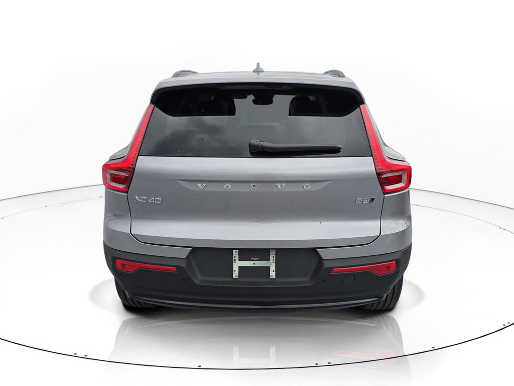 New 2026 Volvo XC40 B5 Core SUV
