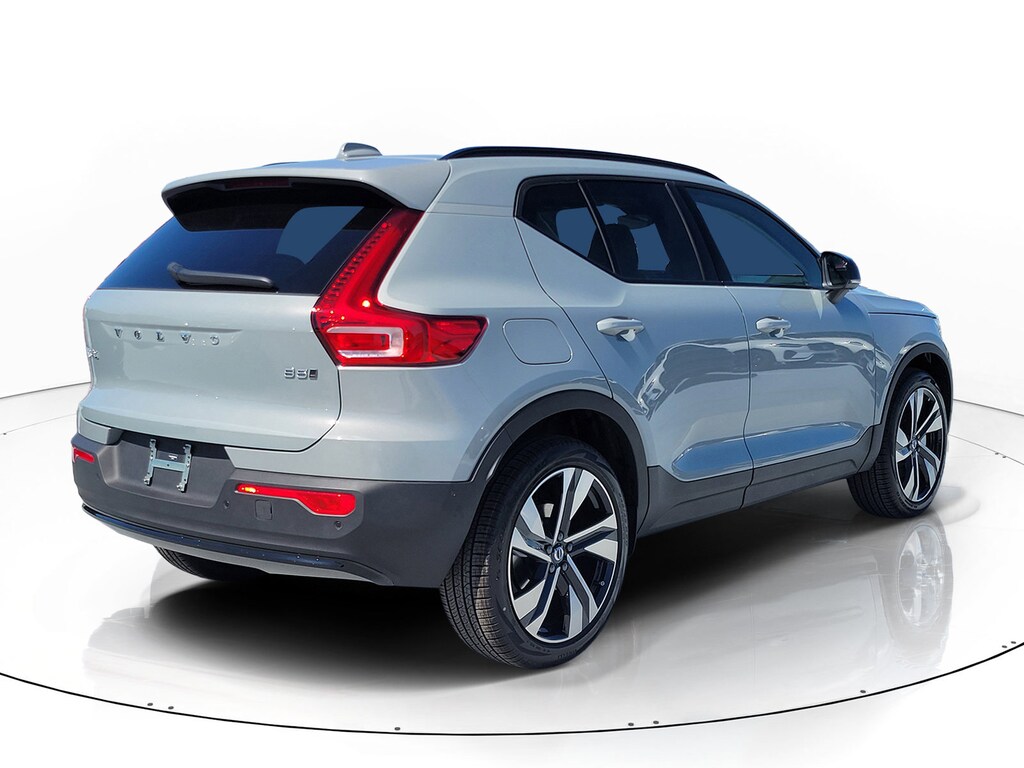 New 2026 Volvo XC40 B5 Plus SUV