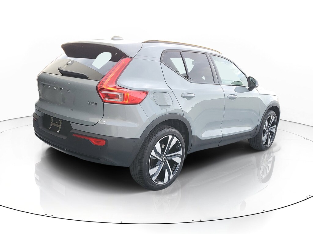 New 2026 Volvo XC40 B5 Ultra SUV