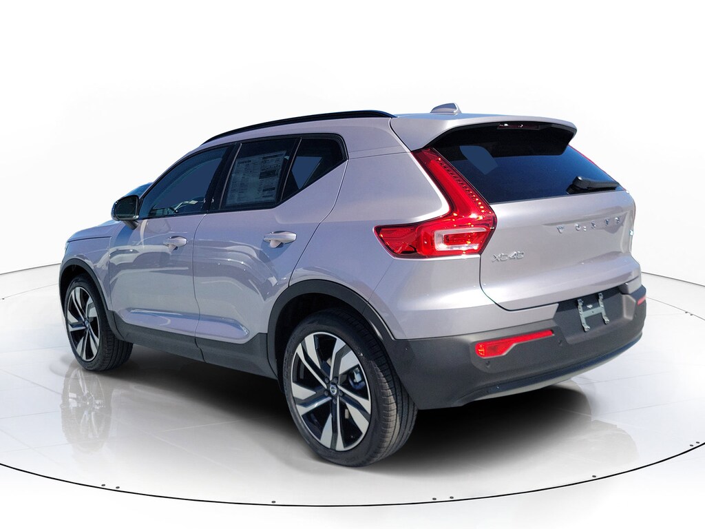 New 2026 Volvo XC40 B5 Ultra SUV