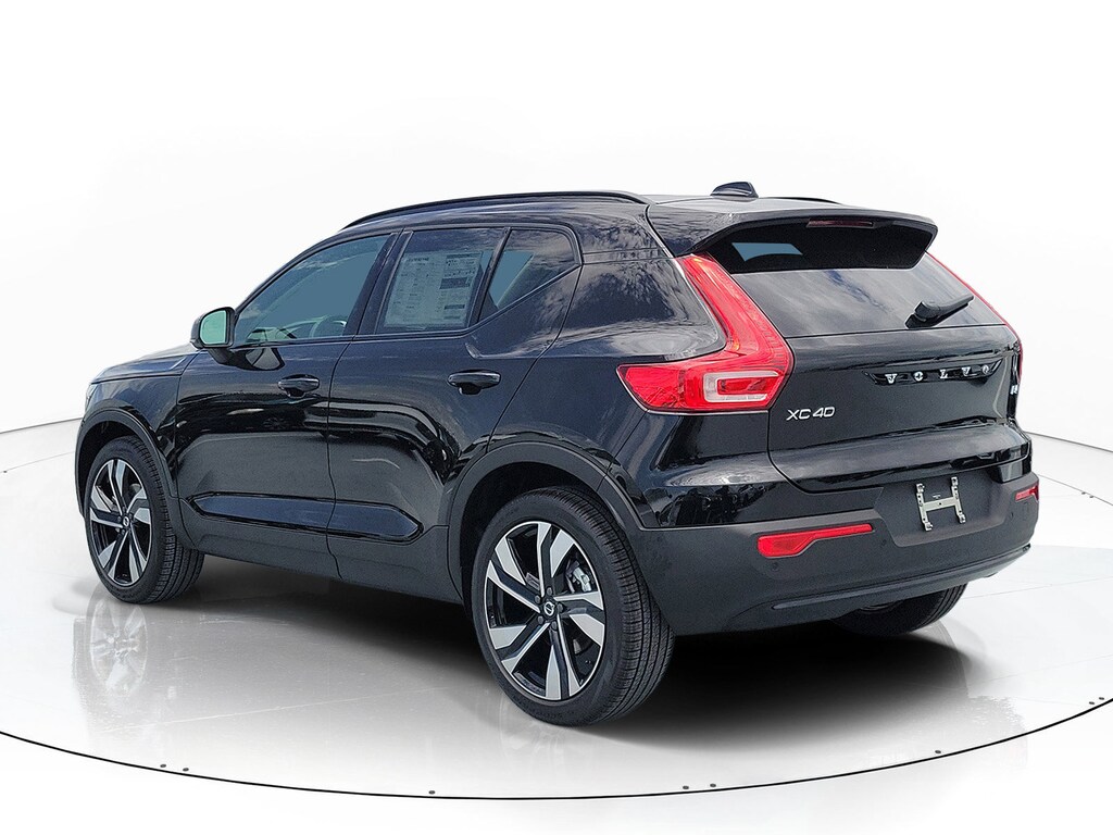 New 2026 Volvo XC40 B4 Plus SUV