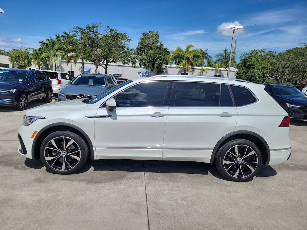 Used 2022 Volkswagen Tiguan SEL R-Line 4MOTION 2.0T SEL R-Line 4MOTION