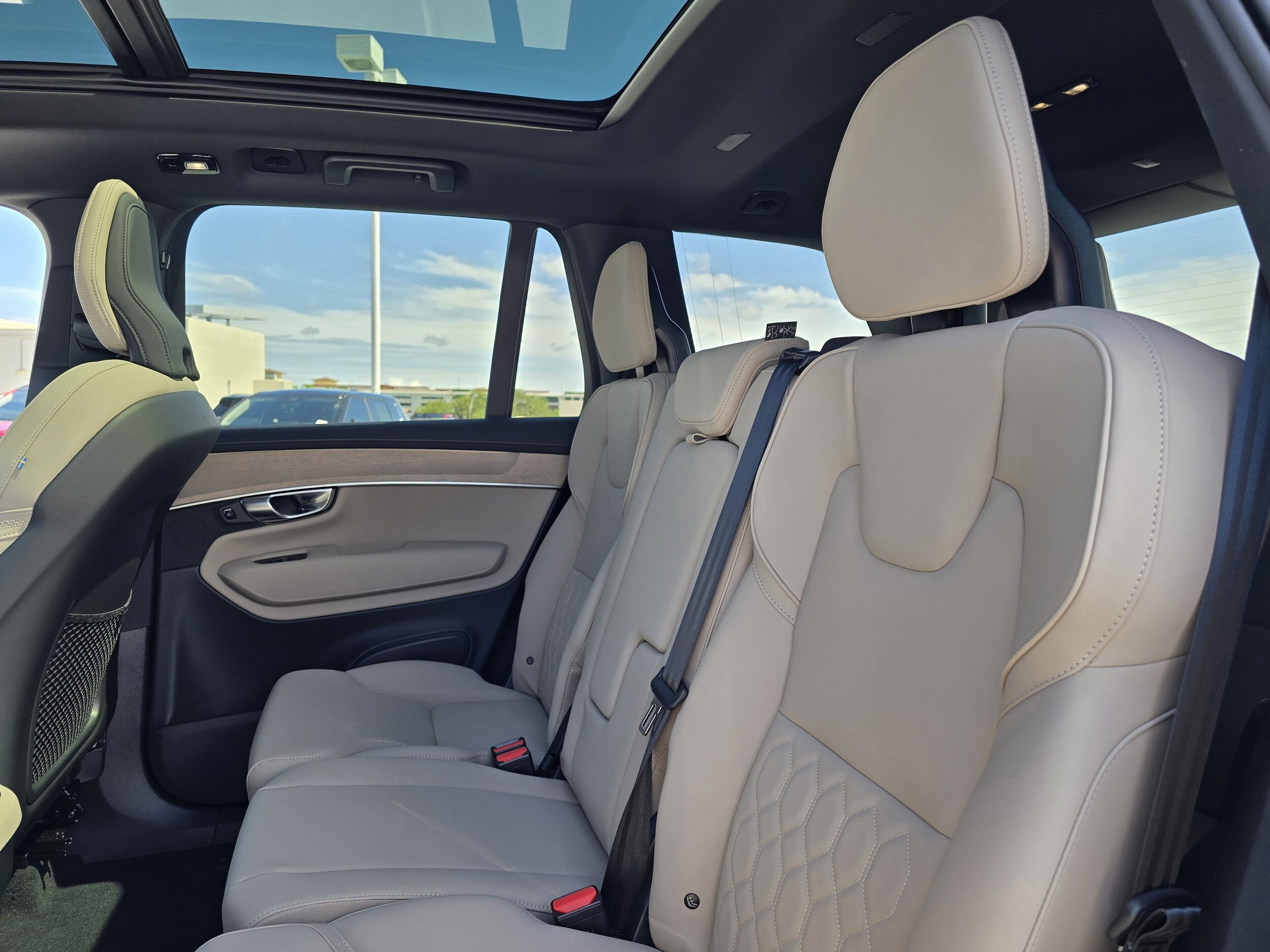 2026 Volvo XC90 Plus - Photo 10