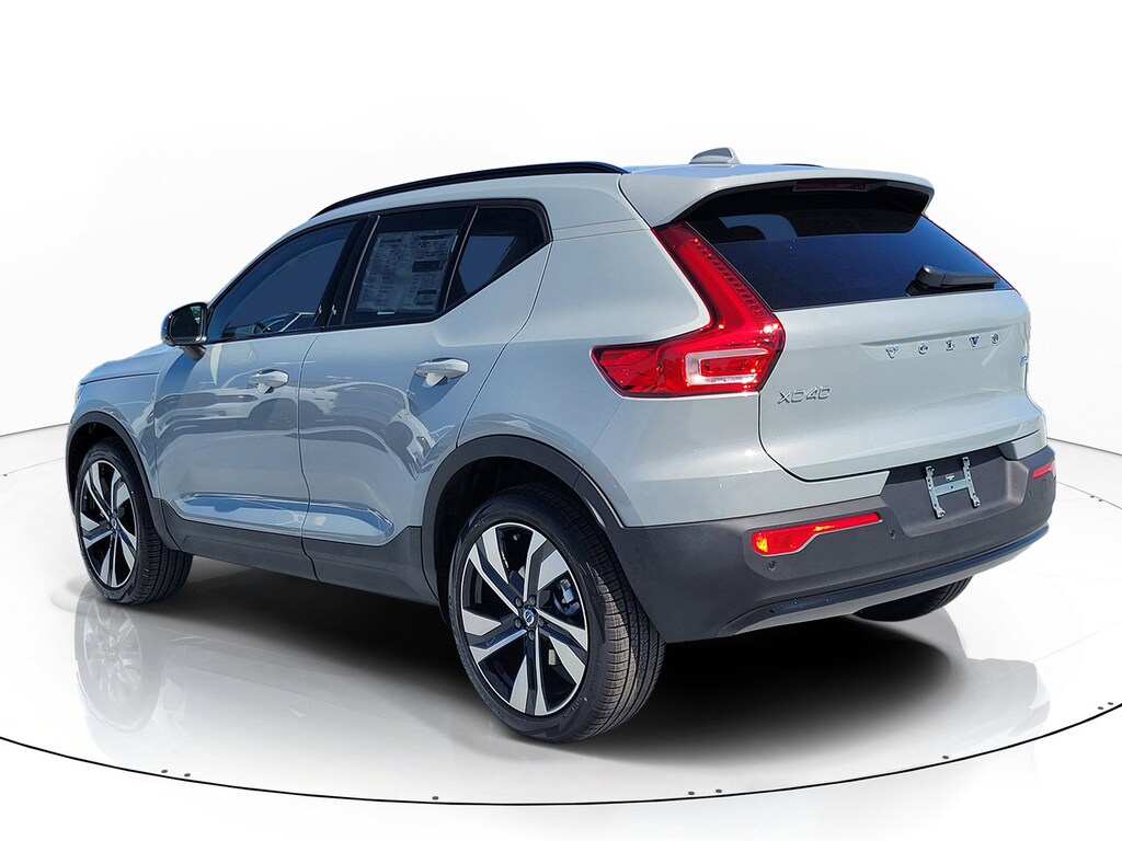 New 2026 Volvo XC40 B5 Plus SUV